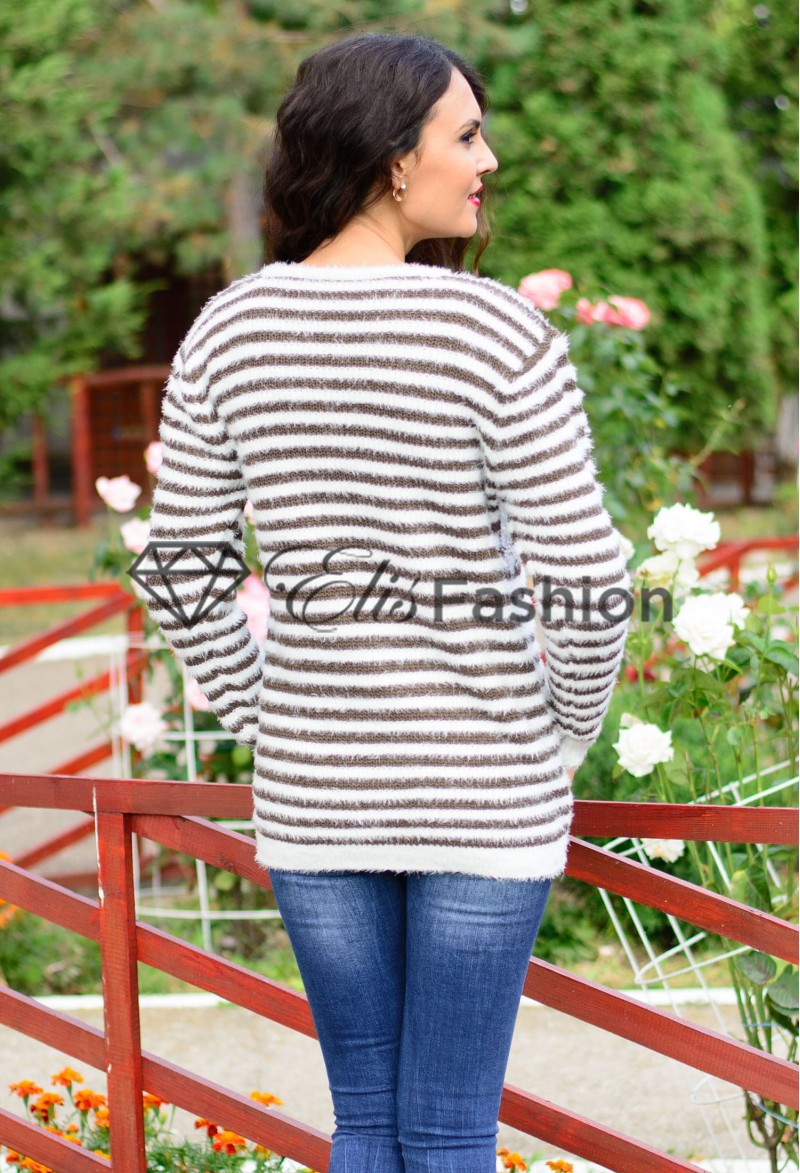 Cardigan Brown Step
